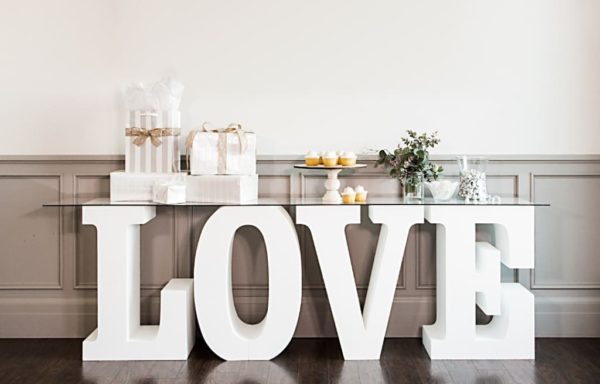 “LOVE” Table Set